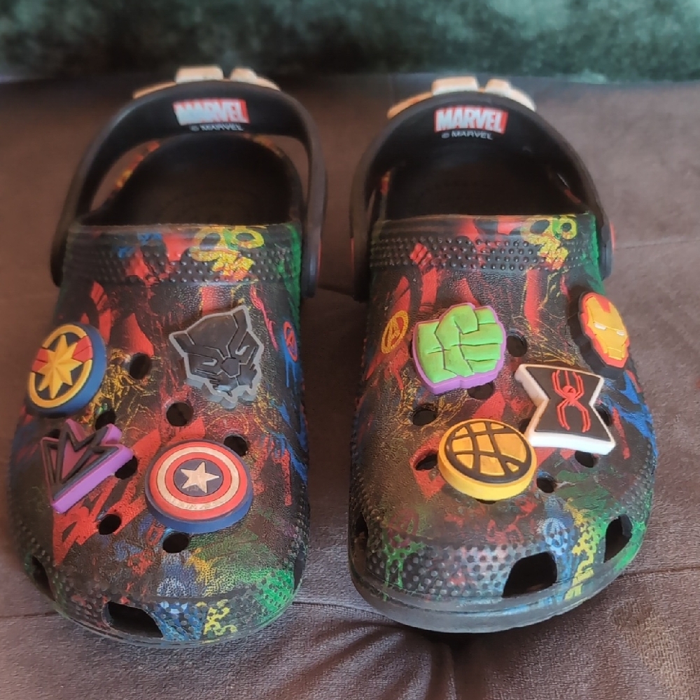 Marvel Kids Slippers - Black with Multicolor Superhero Badges